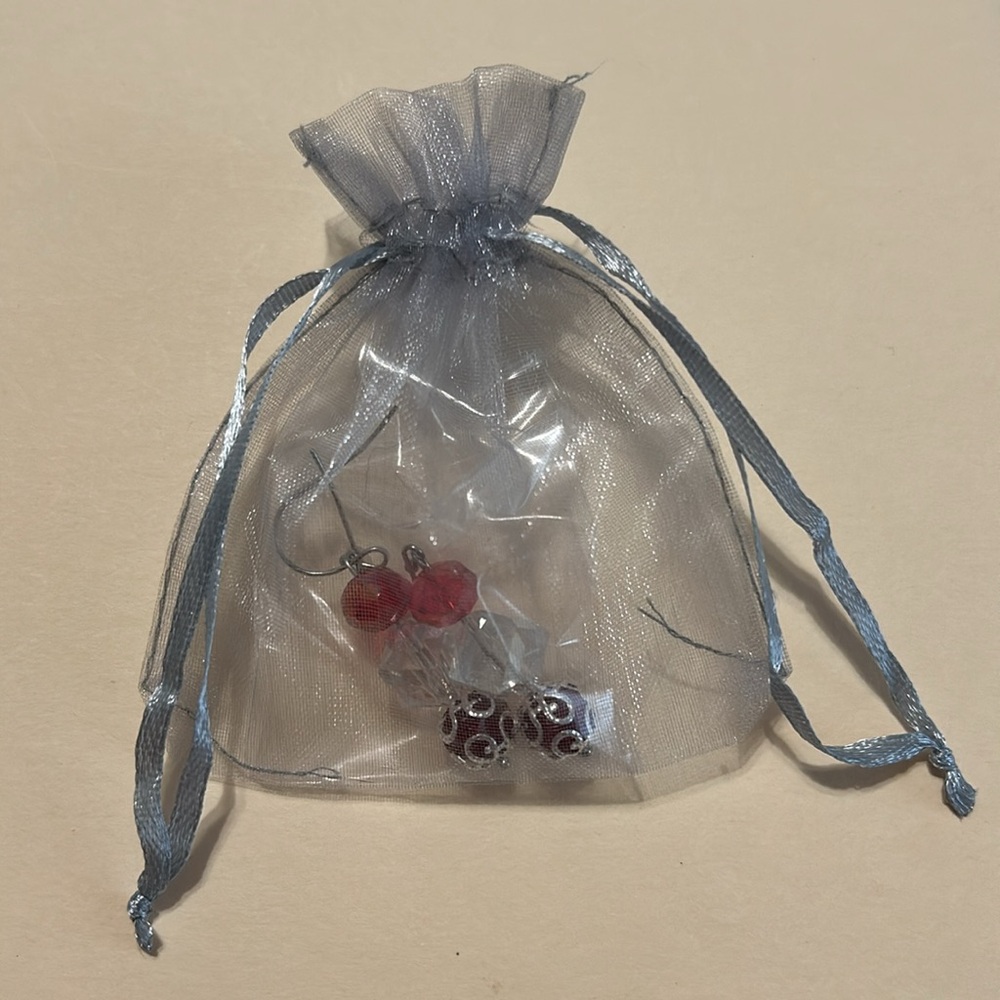 Handmade ❤️Red Dangle Earrings - Picture 4 of 4